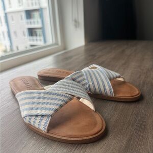 1.State blue & white sandals